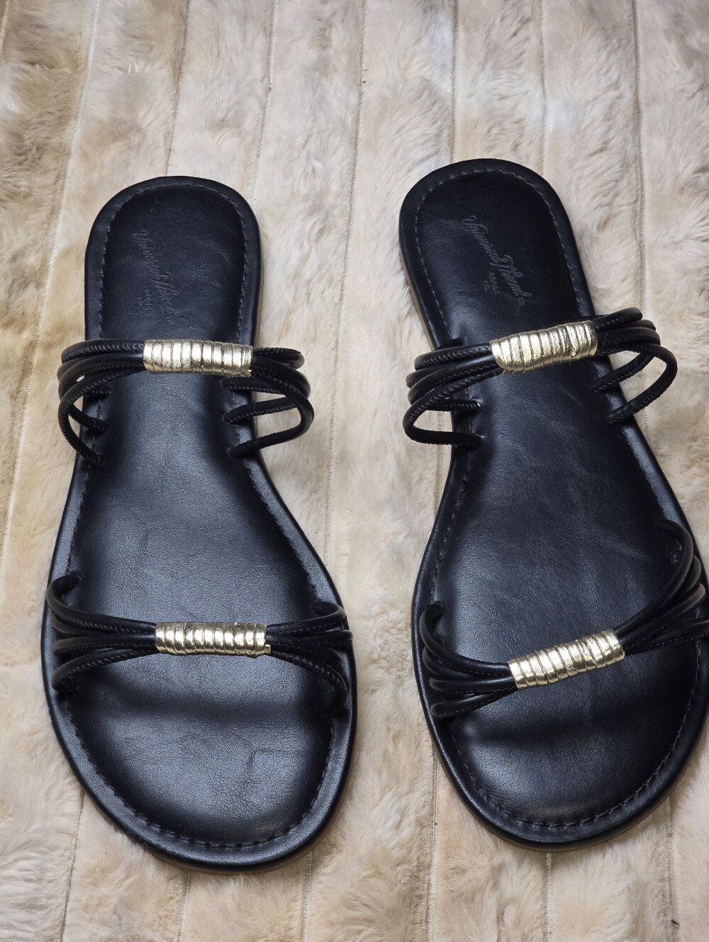 Universal Thread Black & Gold Accent Strappy Slide Flat Sandals Sz 8.5